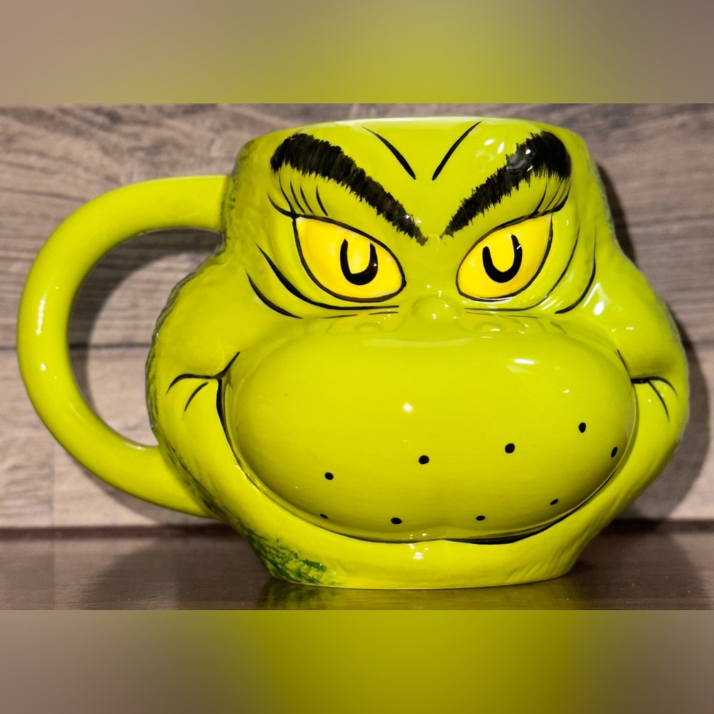 Super Cute Dr. Seuss The Grinch Sculpted Ceramic Mug - NEW
